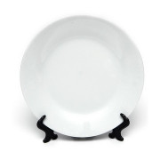 Фото на тарелке белой